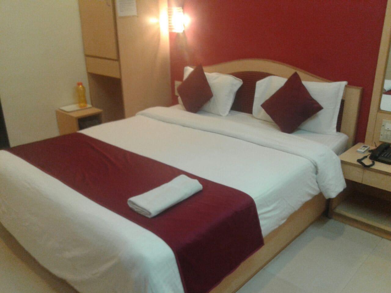 Treebo Cruz Royale Santacruz West Hotel Mumbai Kültér fotó